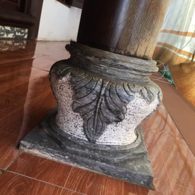 Tảng Kê Cột Đá