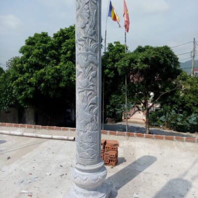 Cột Đá