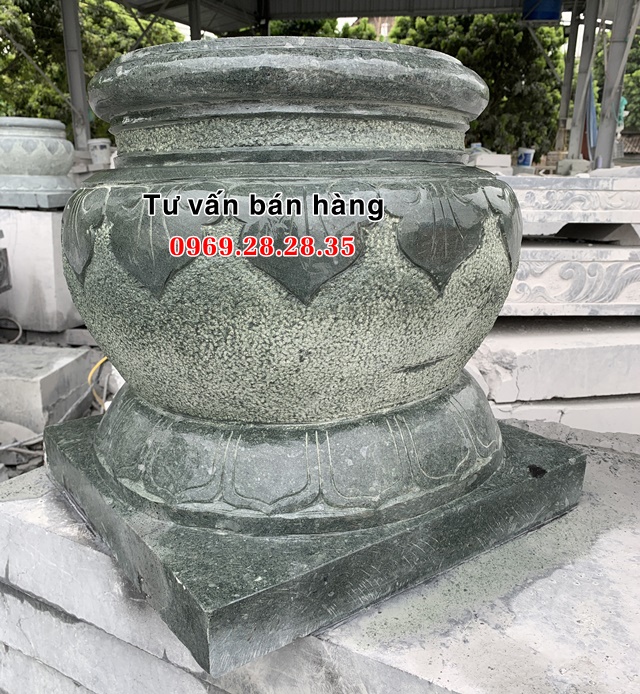 Đế đá xanh rêu kê cột gỗ